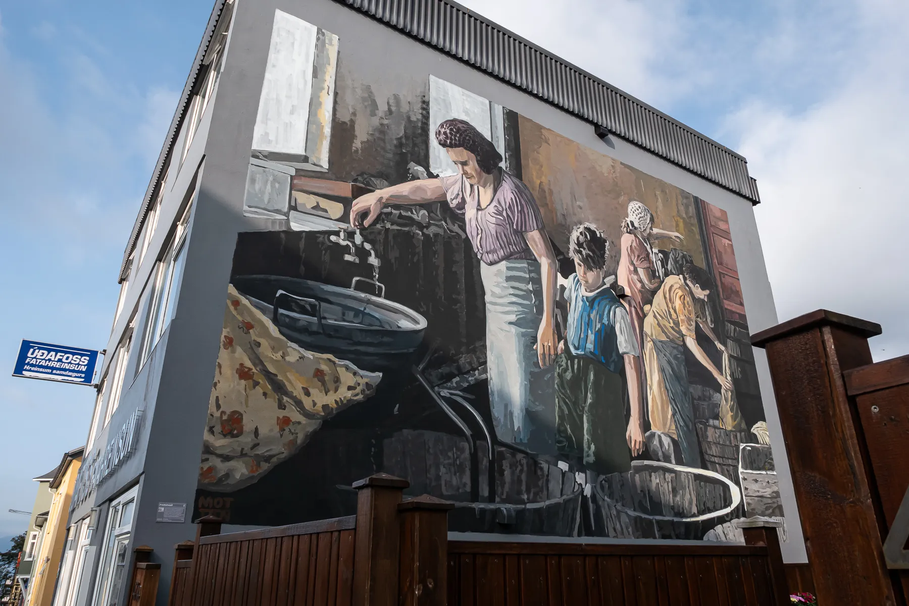 Mural painted on side of building inReykjavik
